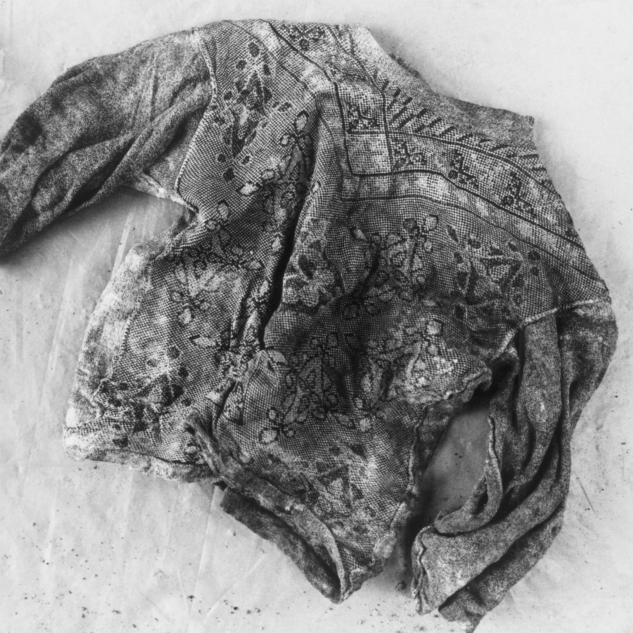 Fundstuecke-10-Pullover-Nr-II