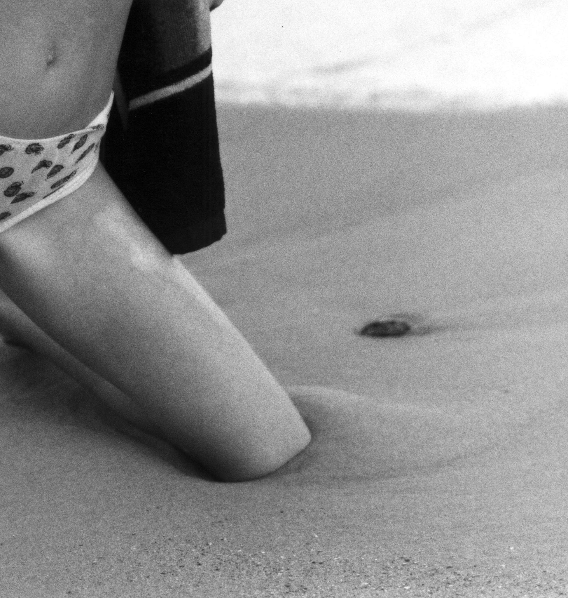 Sammlung-2-Nr-04-Knie-im-Sand-2002